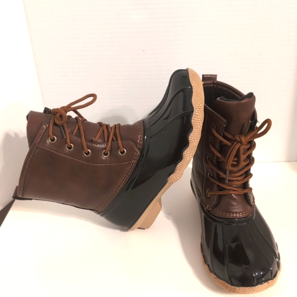 NWOT Duck Style Waterproof Black and Brown Lace-Up Boots‎ Big Girls Size 4
